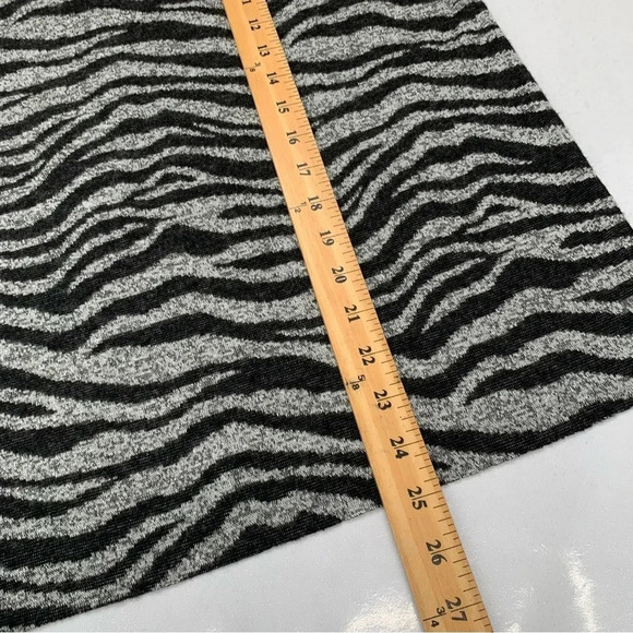 Zara Top Shirt Woman Medium  Zebra Print Boxy Black‎ Gray 3/4 Sleeve Soft Light - Picture 8 of 9